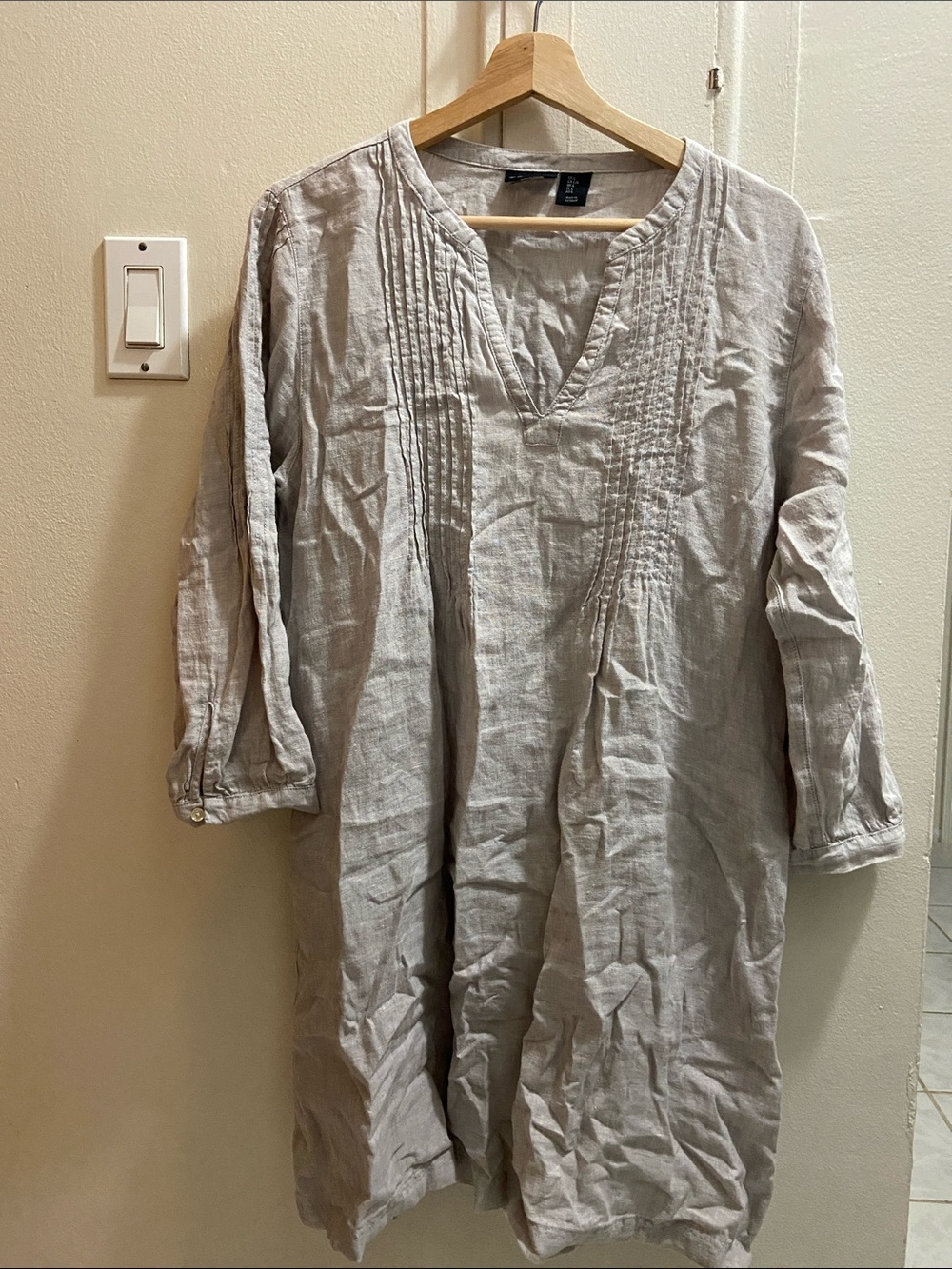 Tahari Light Gray Pintuck Button-Cuff Tunic Dress